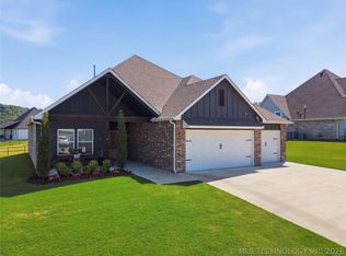 18960 Orchard Cir, Catoosa, OK 74015