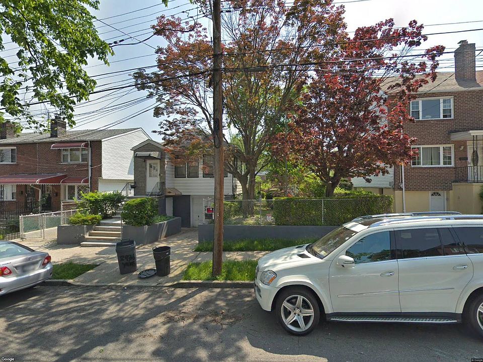 2nd image of 2936 Yates Ave