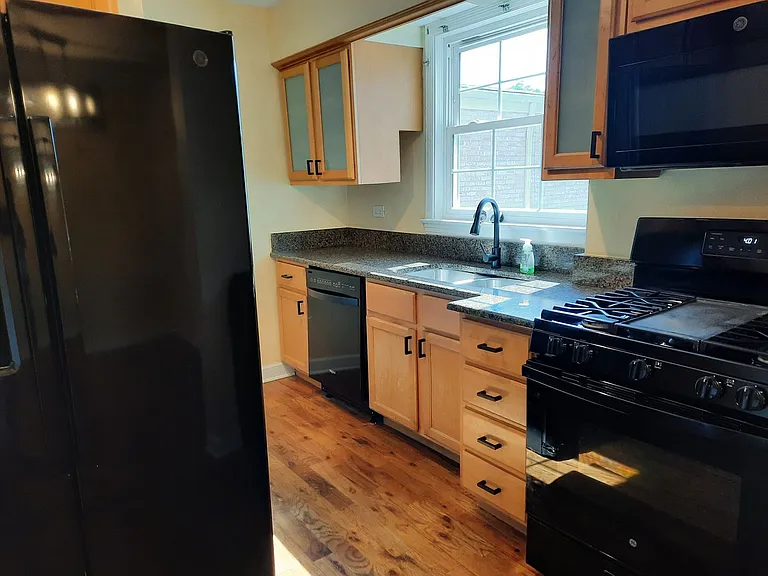 1720 Leland Ave — Photo 8