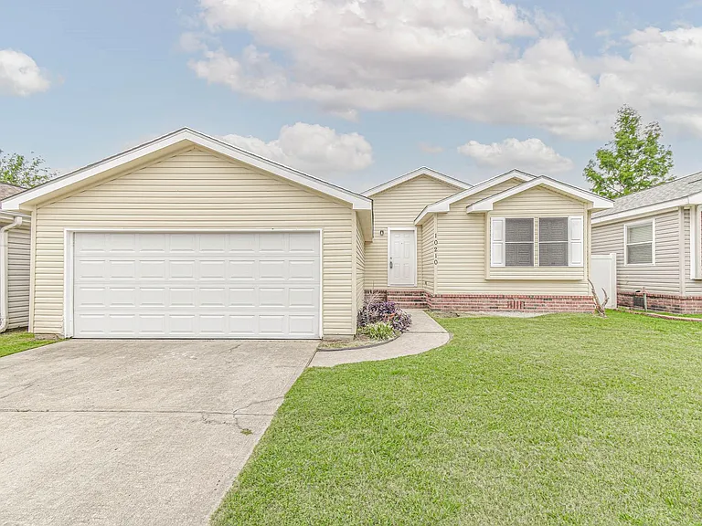 10210 Berrypatch Ln — Photo 1