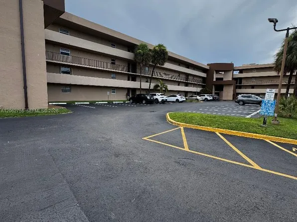 702 NW 87th Ave APT 105, Miami, FL 33172