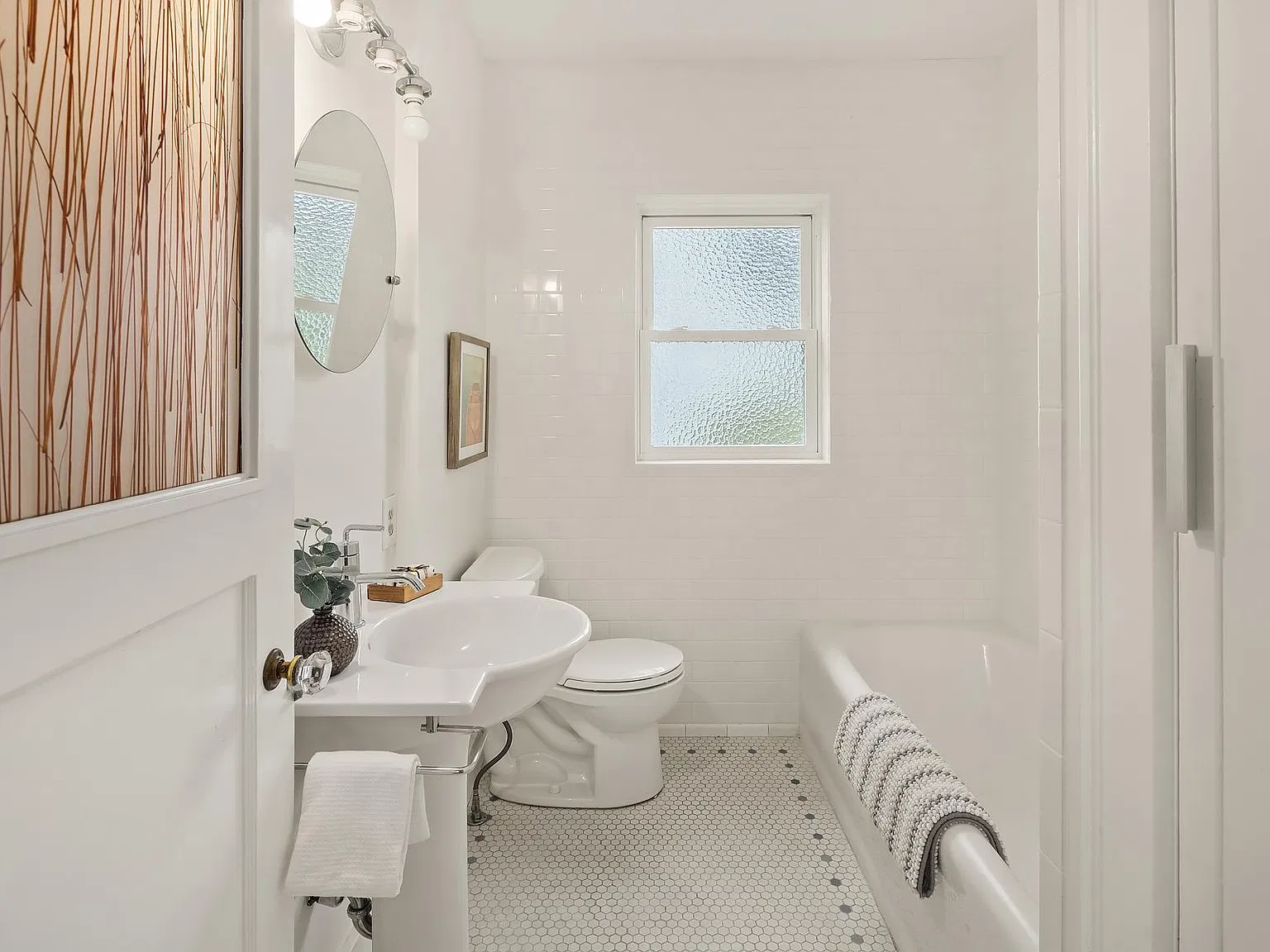 4 bed, 2.5 bath, 2930 sqft, $6,300 — Photo 4