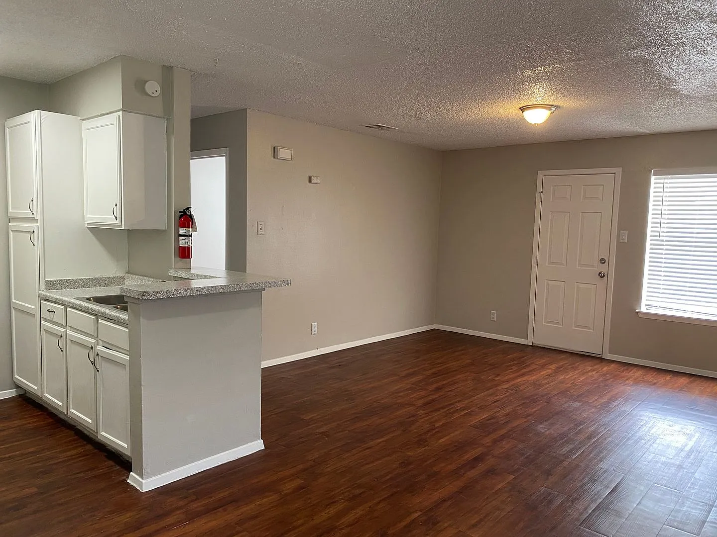 Modern 1-Bedroom **Move-In Special** — Photo 3