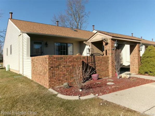 62072 Yorktown Dr Unit 1, South Lyon, MI 48178