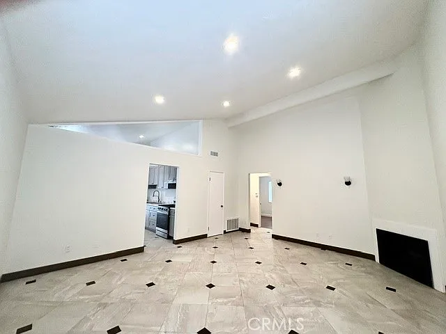 27312 Pinavete — Photo 8