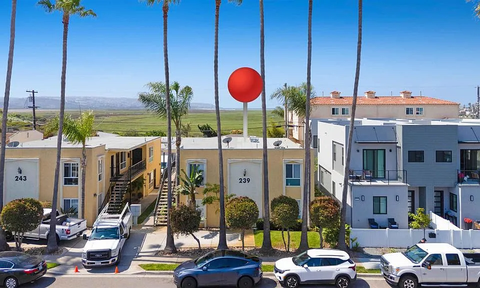 239 Ebony Ave #4