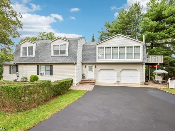 488 Cedar Ln, Paramus, NJ 07652