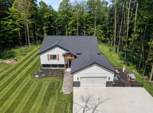 12454 Beechnut Dr, Ravenna, MI 49451