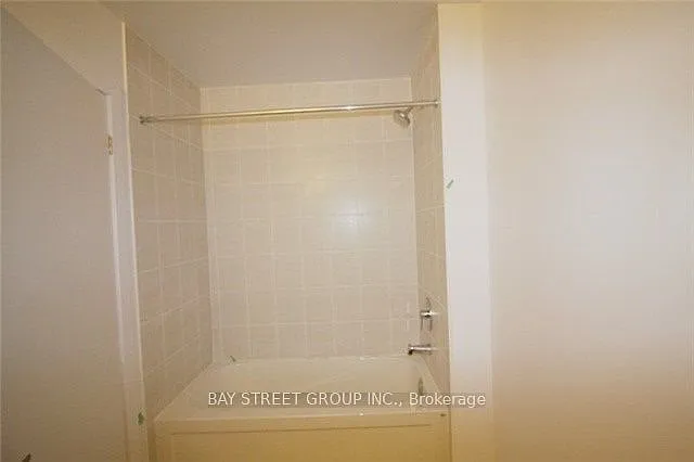 7 Kenaston Gdns #607 — Photo 9