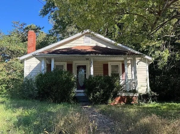 1407 Winfield Dr, Winston Salem, NC 27105