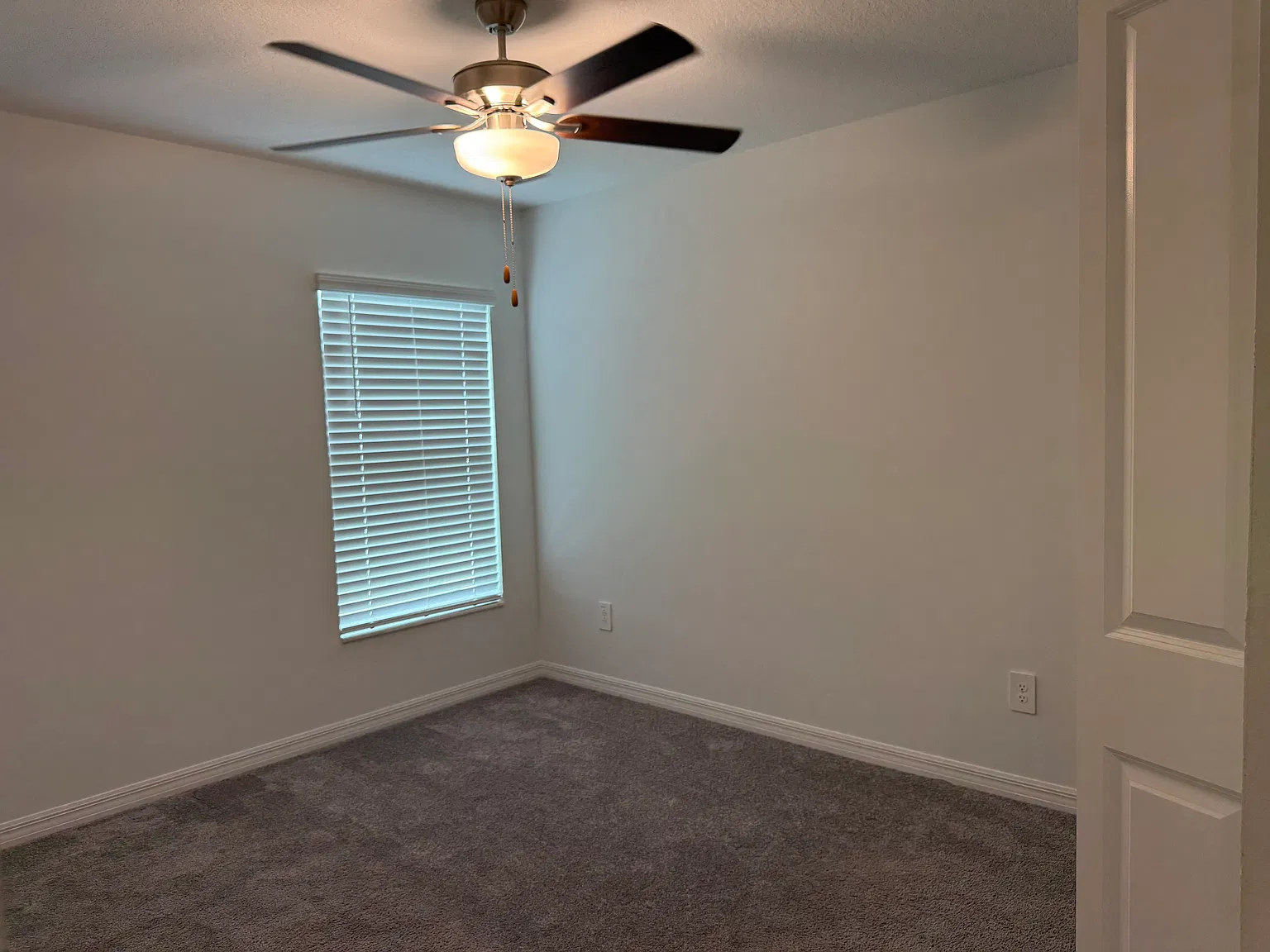 4 bed, 1936 sqft, $2,499 — Photo 4