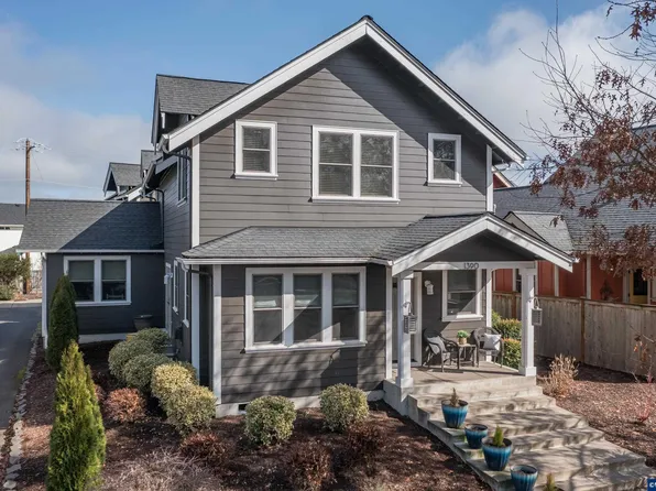 1390 Gwinn St E, Monmouth, OR 97361