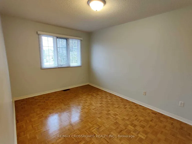 673 Bristol Rd W — Photo 11