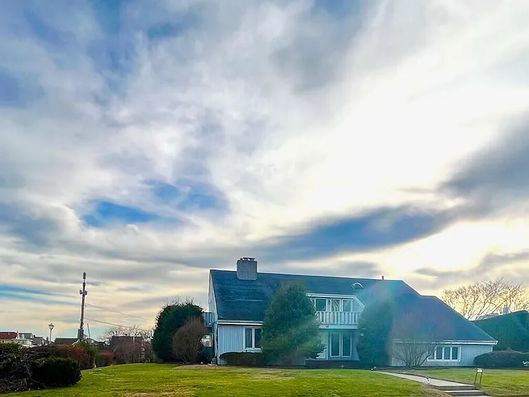 16 Corlies Ave — Photo 3