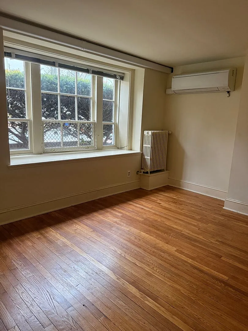 Charming apartment on Church St! — Photo 1