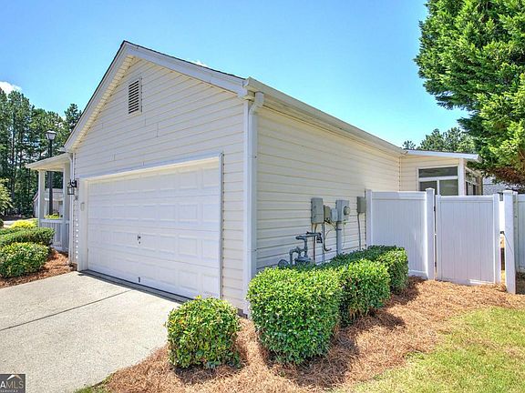 5th image of 560 Windcroft Cir NW