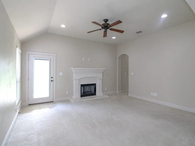 215 Wooded Creek Ave — Photo 6