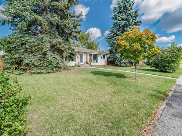 52 Windermere Rd SW, Calgary, AB T3C 3K5