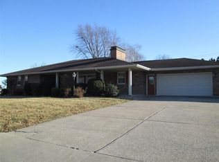 423 Sutton Dr, Palmyra, MO 63461