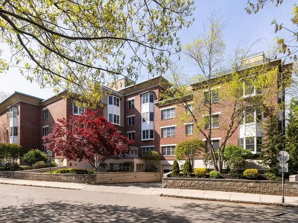 77 Marion St, Brookline, MA 02446