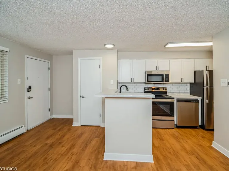1443 Elizabeth St #202 — Photo 10