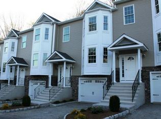 7 Ardi Ct #7, Newtown, CT 06482