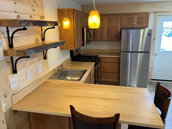 2nd image of 21 Fulton St #6