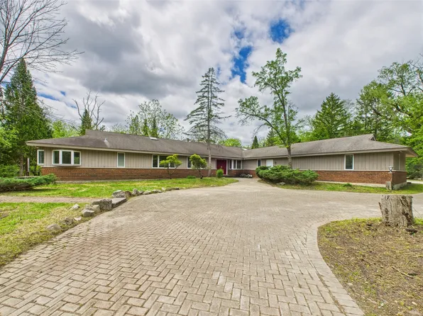18 Alexandra Dr, Mettawa, IL 60048