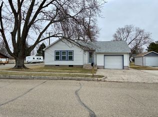 403 S 9th St, Wishek, ND 58495