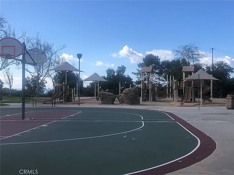 499 Nyes Pl — Photo 56