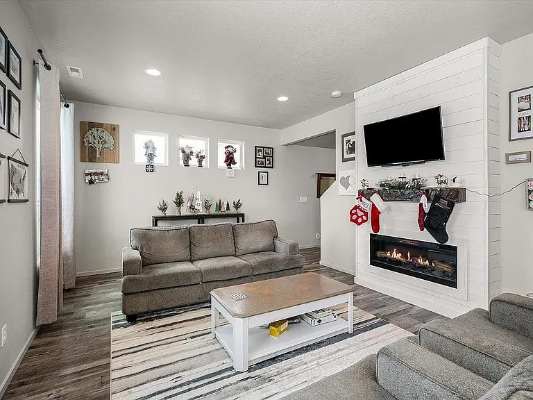 203 S Horton St — Photo 2