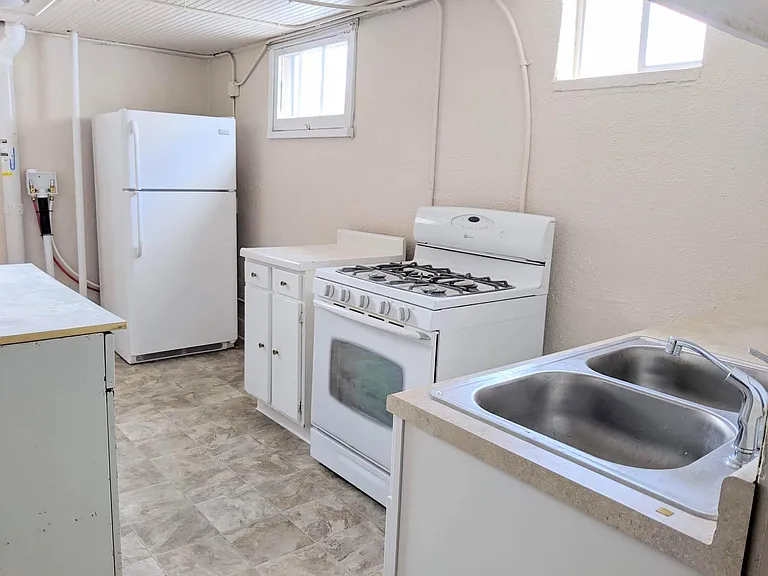 1831 6th Ave #BASEMENT — Photo 3