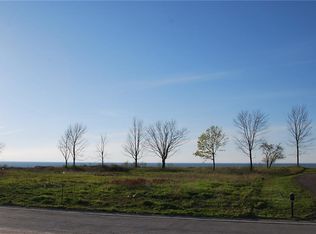 356 Coastal View Dr, Webster, NY 14580