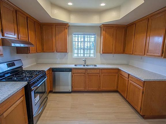 4th image of 16526 Brighton Ave APT 3