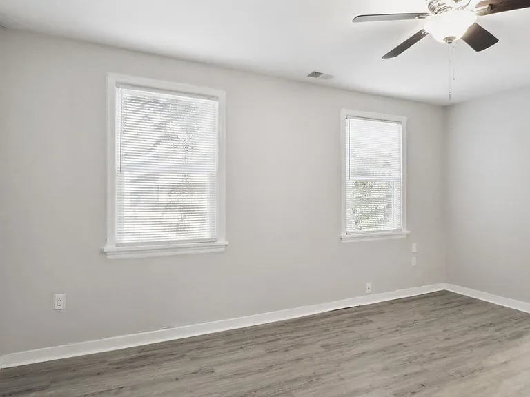 2231 Greenwood St — Photo 12