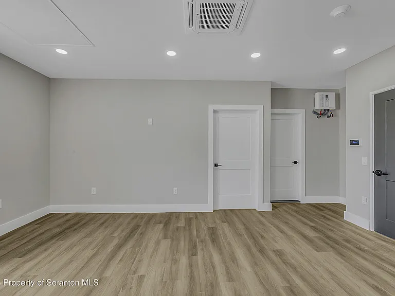 215 Hickory St #14 — Photo 3