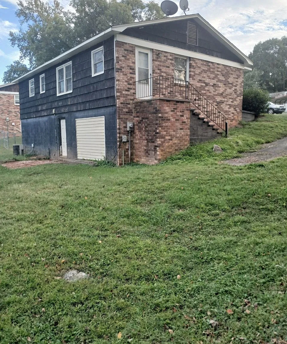 3 bed, 1107 sqft, $1,275 — Photo 2