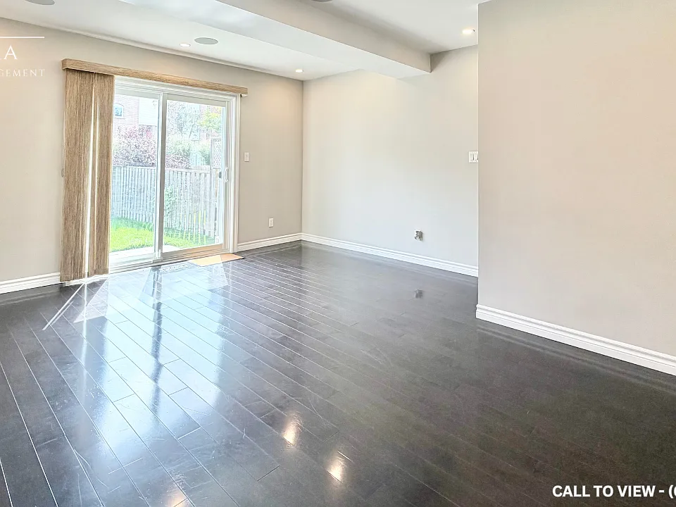 8 William Curtis Cir