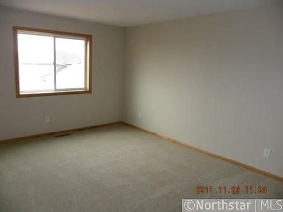 5th image of 415 Gloria Ave