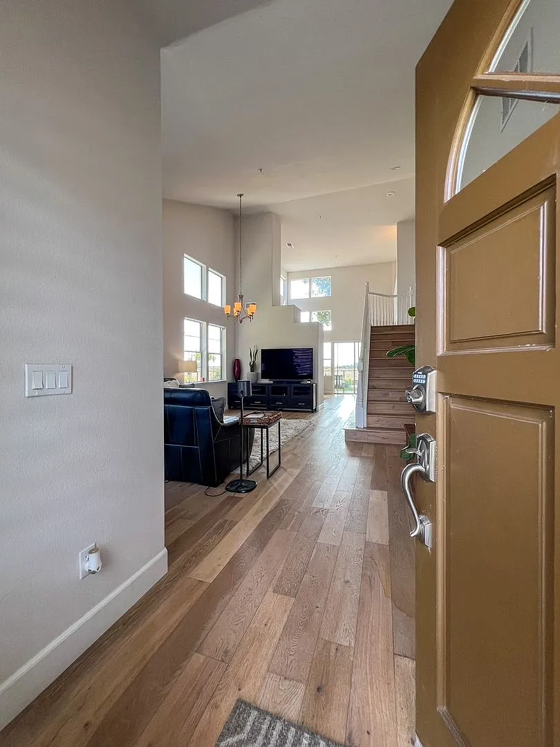 Luxury Rental in Napa's Exclusive Gated Yacht Club Community — Photo 2