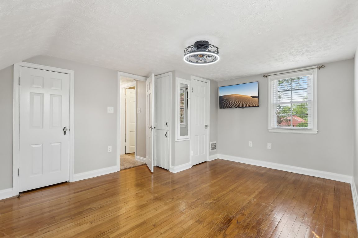 Amherst Ave-0805-031.jpg