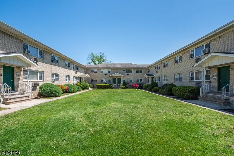20 Halsey Ave #6