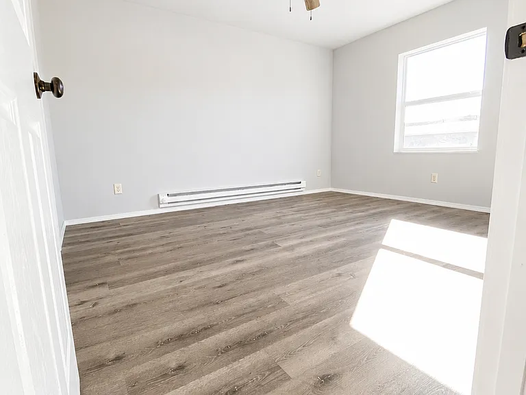 2489 Chestnut Dr — Photo 12