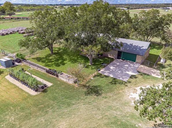 2034 County Road 342, La Vernia, TX 78121