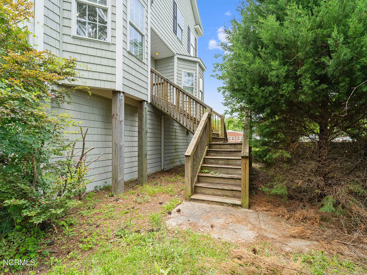 3 bed, 3.0 bath, 1957 sqft, $2,095 — Photo 3