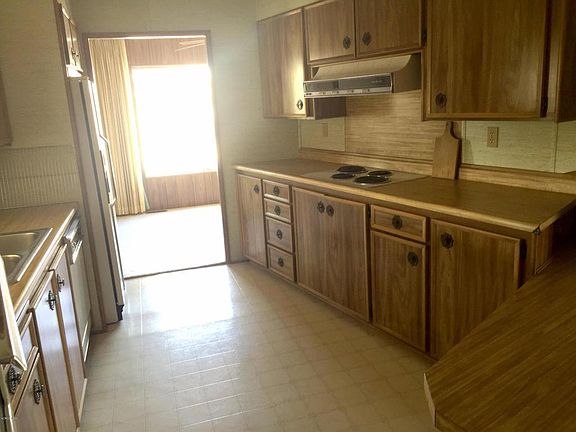 3rd image of 128 Poinsettia Gardens Dr Space 128