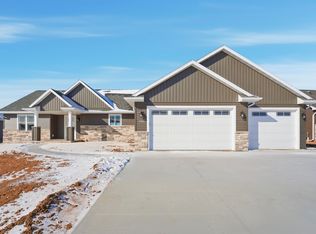 5701 N Acadia Dr, Appleton, WI 54913