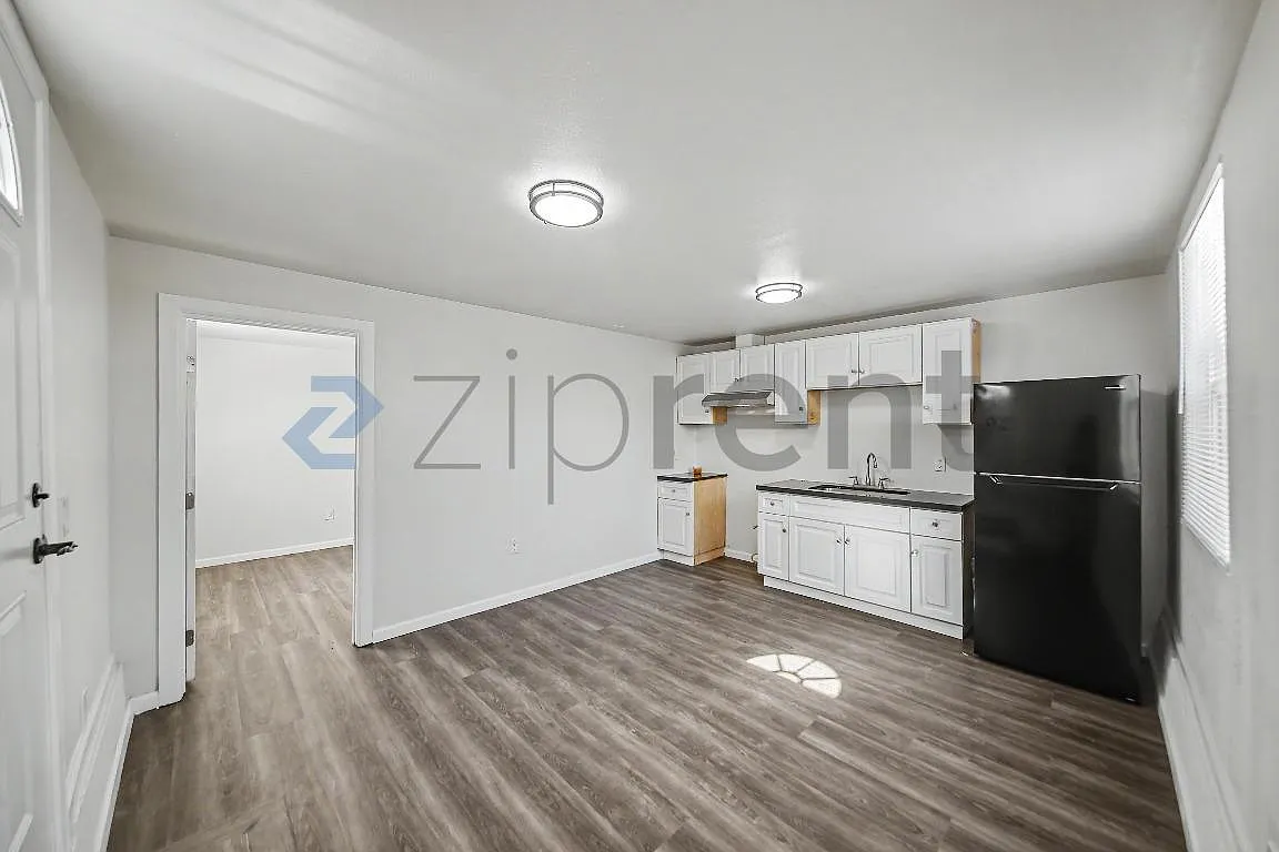 1 bed, 900 sqft, $1,680 — Photo 3