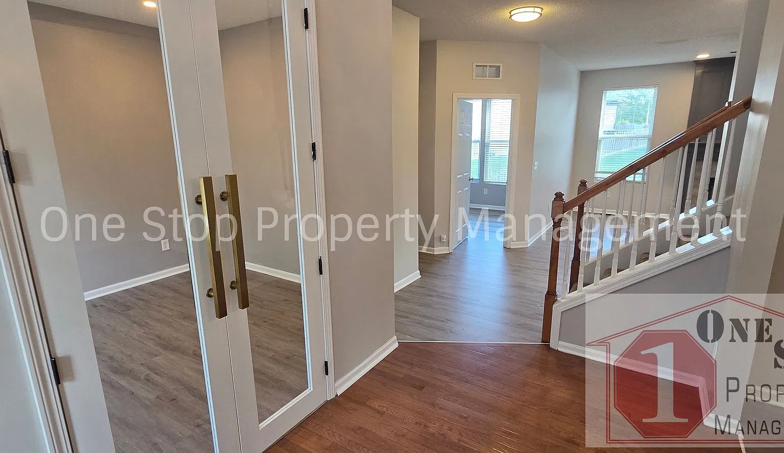 Luxury 5 bedroom, 4 bathroom Home Available NOW in KCMO — Photo 4