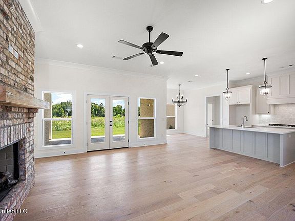 4th image of 854 Glenwild Cir